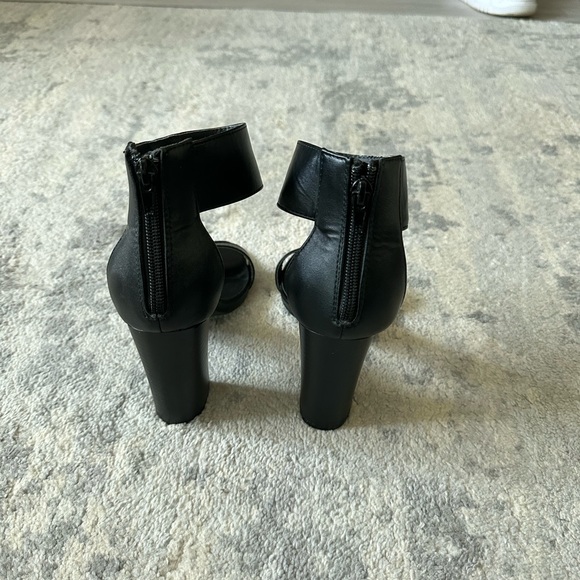 Heels - Picture 3 of 4